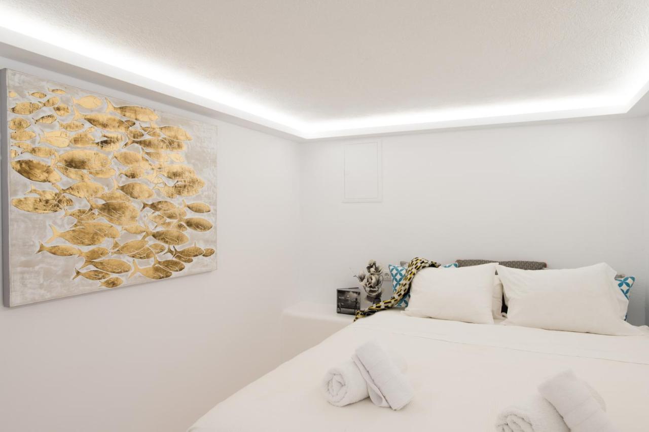 Olive Tree & Capari Homes & With Pool! Casa de férias *