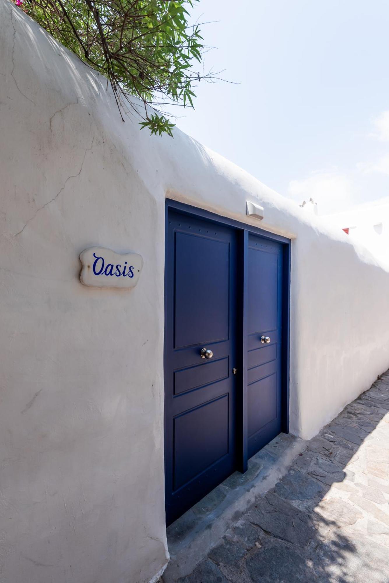 Olive Tree & Capari Homes & With Pool! Casa de férias *