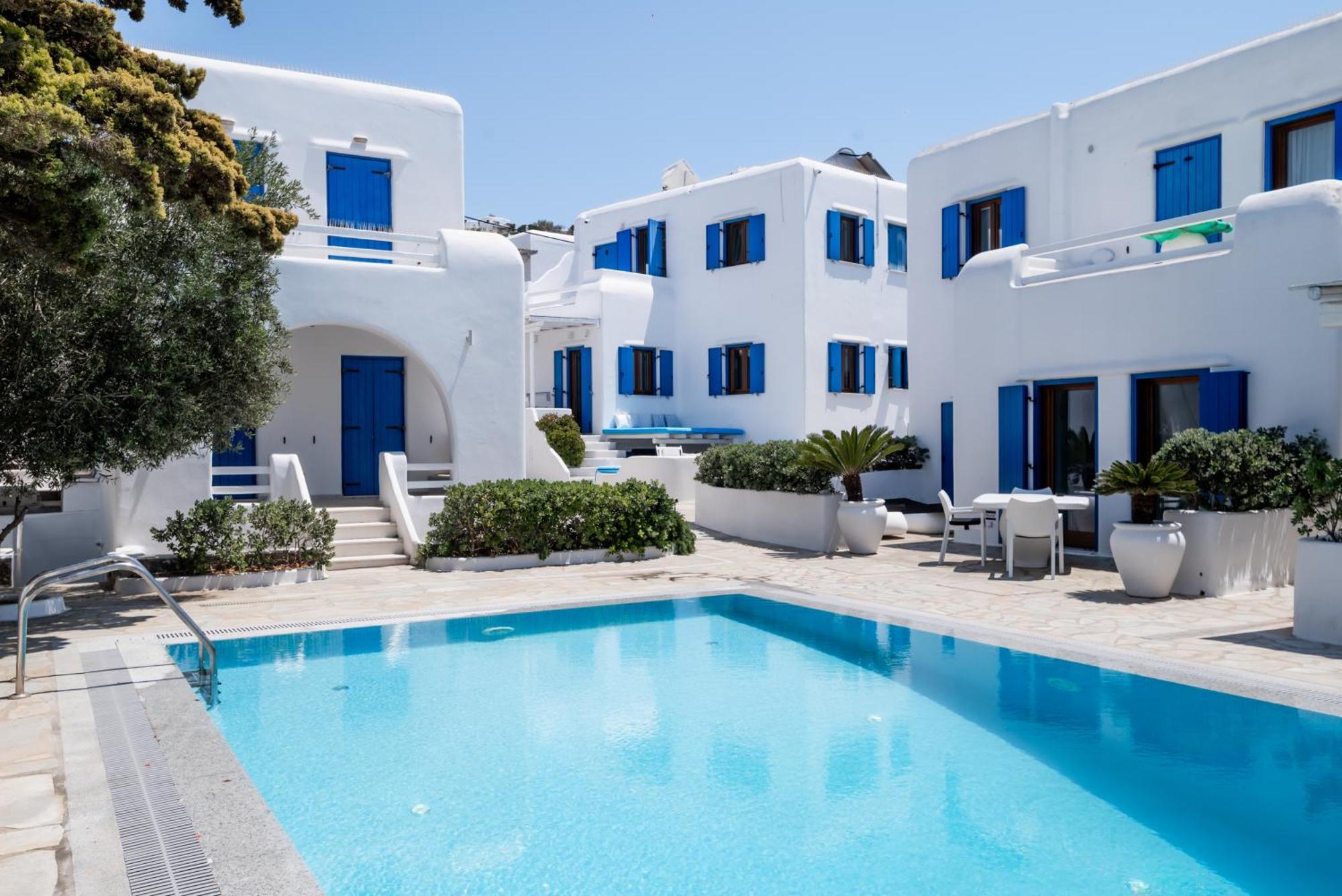 Olive Tree & Capari Homes & With Pool! Casa de férias *